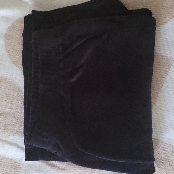 Luxurious Velvet Soft Black 2 Piece Lounge Set By Roudelain For MACYS - Women's - Picture 3 of 4